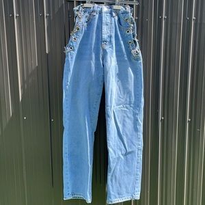 Chains and jeans oh my 😃